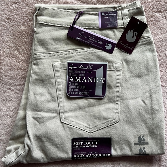 Gloria Vanderbilt - Amanda Jeans - Picture 2 of 14